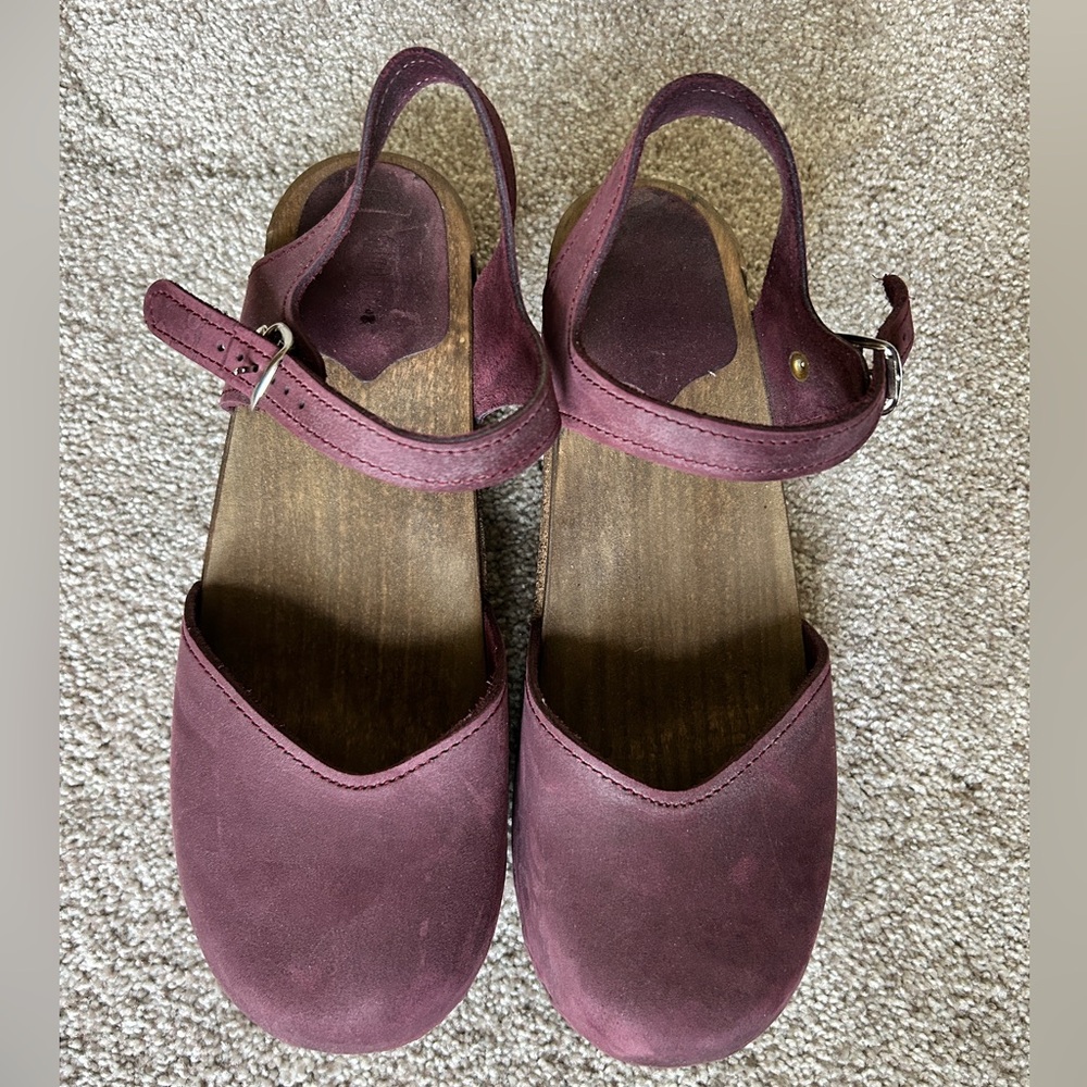 Women's Plum Sandgrens size 40